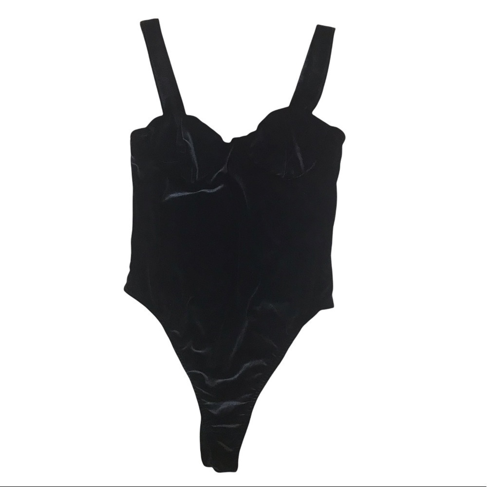 Boohoo Black Velvet Bodysuit NWT